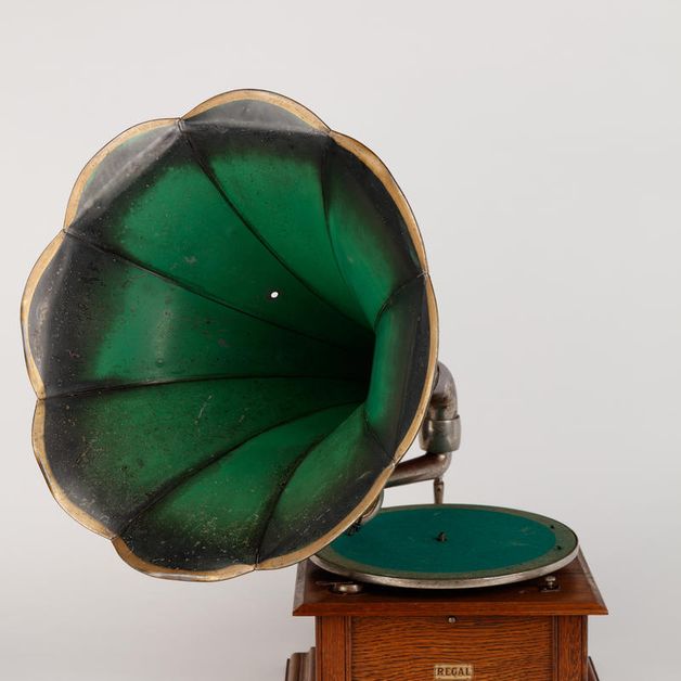 Gramophone [Regal]